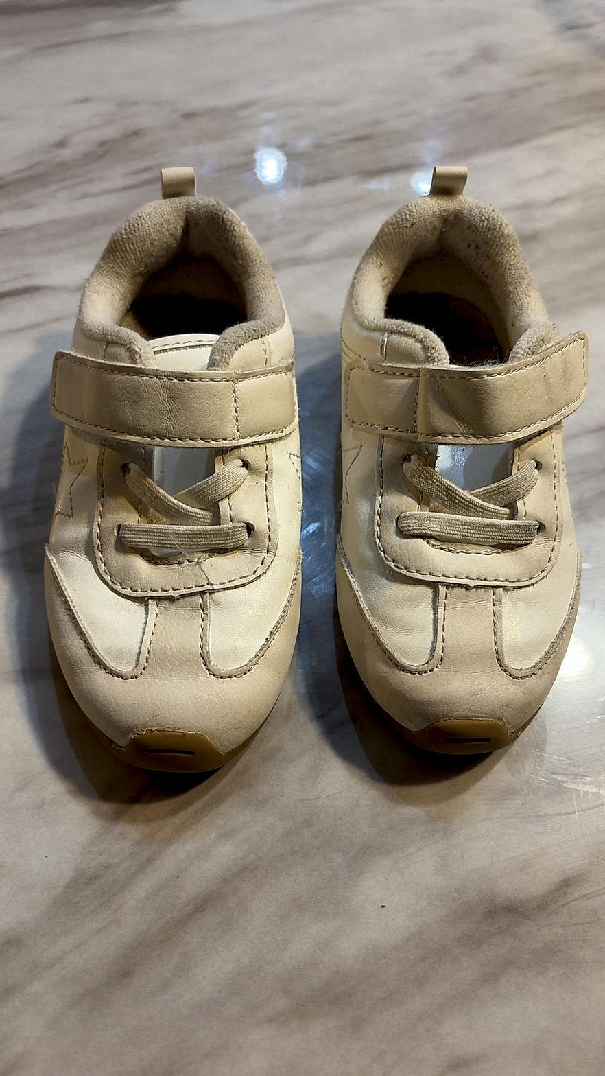 Baby Gap Toddler Leather Sneakers, Cream, Size 8 with Hook-and-Loop Strap