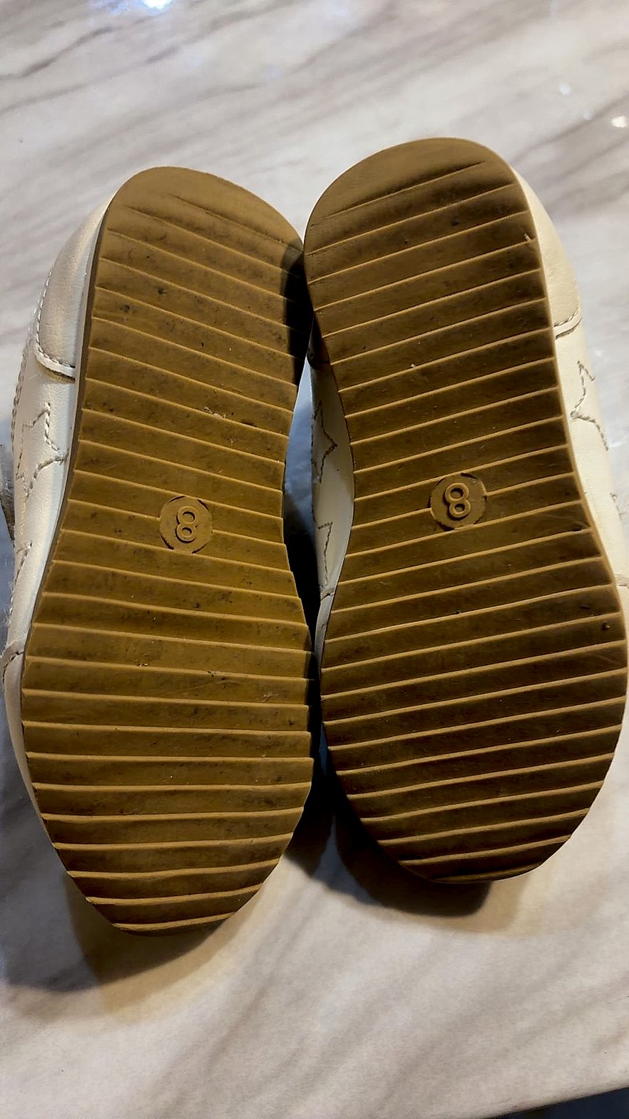 Baby Gap Toddler Leather Sneakers, Cream, Size 8 with Hook-and-Loop Strap