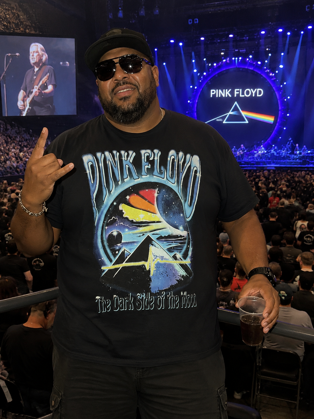 Pink Floyd The Dark Side of the Moon Airbrush-Style Graphic T-Shirt, Size XL