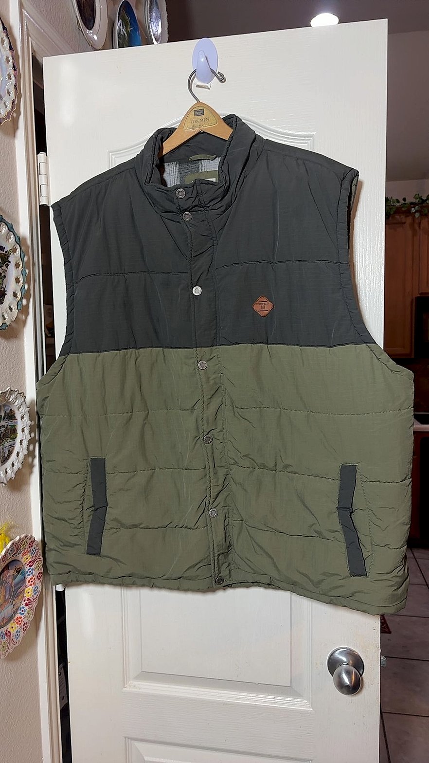 Cinch Men's Colorblock Quilted Puffer Vest with Flannel Lining, Olive Green/Charcoal, Size 4XL