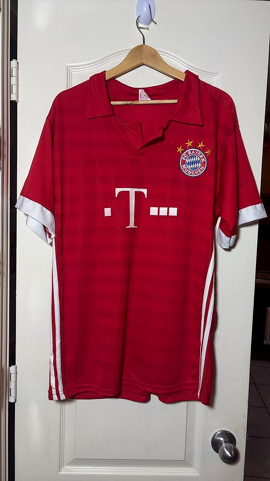 FC Bayern München T-Home Soccer Jersey (Unlicensed Replica), Size Grande/Large