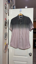 Guess Men's Slim Fit Shirt XL Gray Pink Ombre Diamond Print Short Sleeve Button