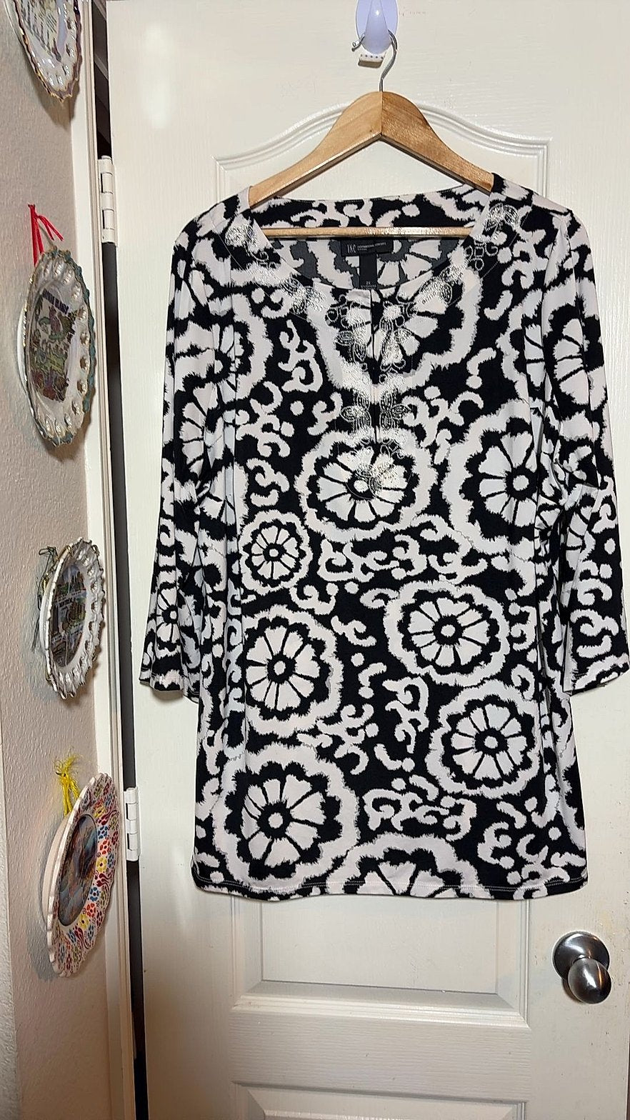INC International Concepts Woman Black & White Ikat Floral Beaded Tunic Top, Size 2X