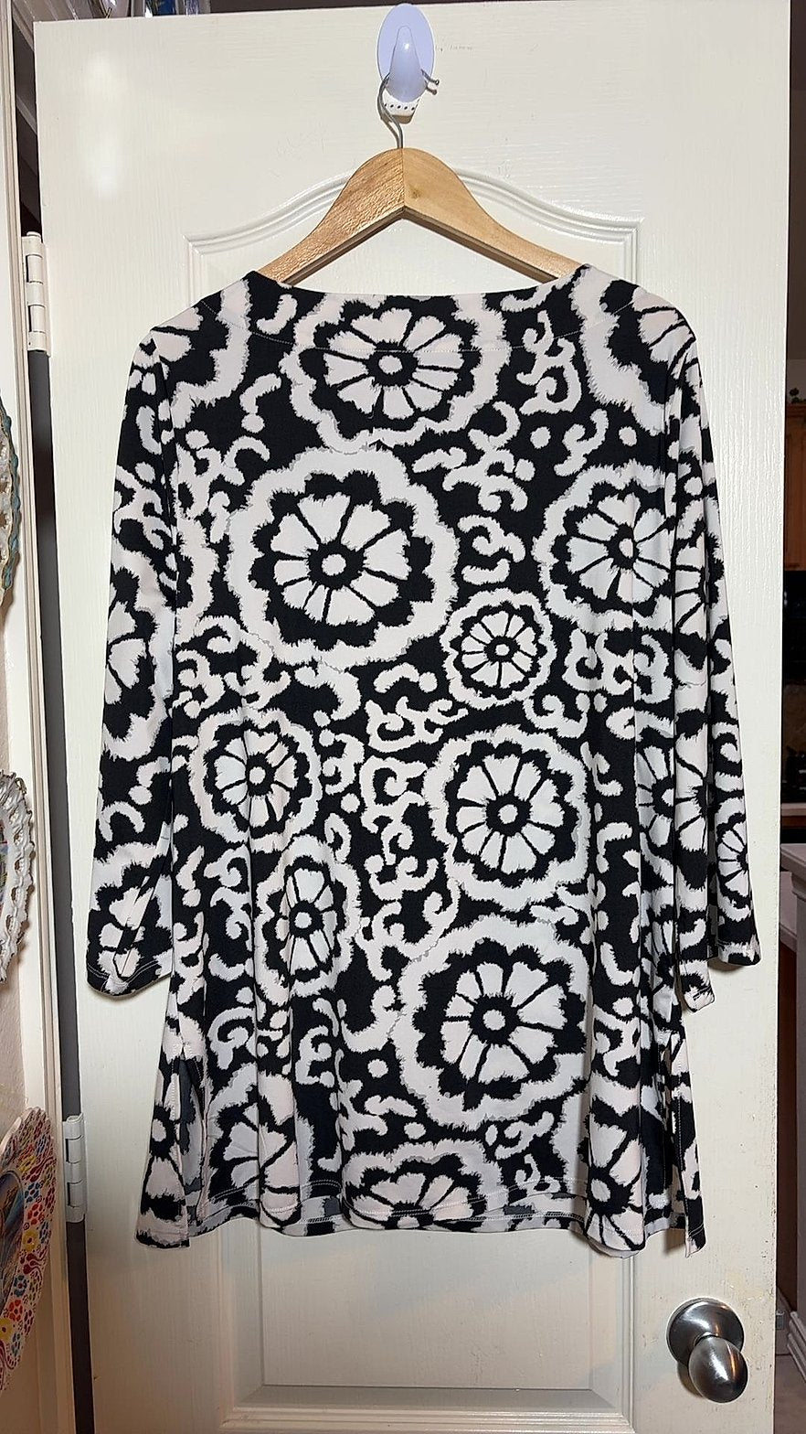INC International Concepts Woman Black & White Ikat Floral Beaded Tunic Top, Size 2X