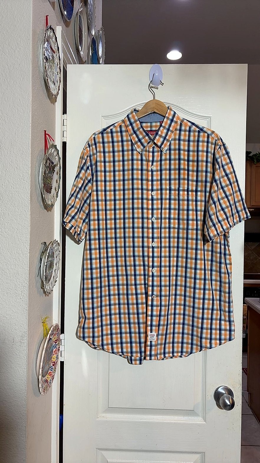 IZOD Men's Short Sleeve Plaid Button-Down Shirt, Size Large
