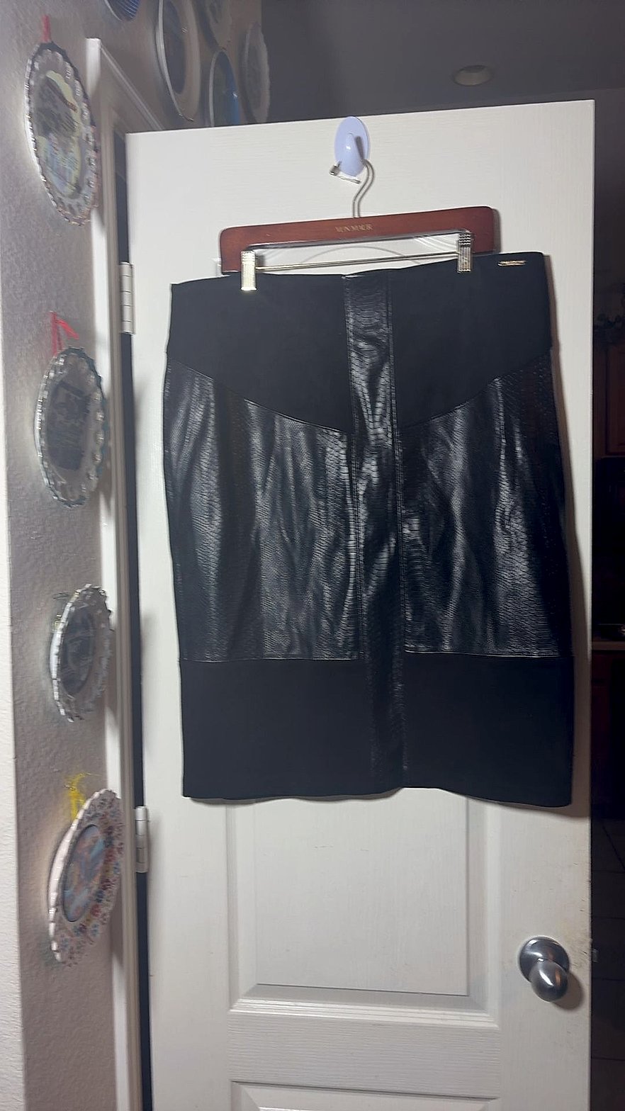 Marc New York Andrew Marc Black Faux Snakeskin Leather Panel Pencil Skirt, Women's XL
