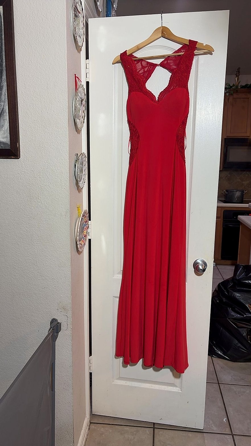 Morgan & Co. Red Beaded Lace Sweetheart Long Formal Prom Gown