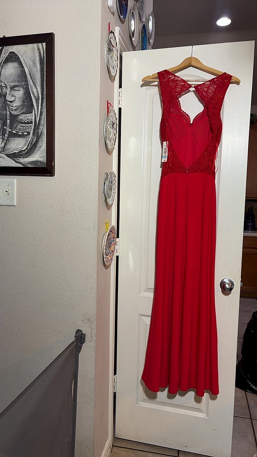 Morgan & Co. Red Beaded Lace Sweetheart Long Formal Prom Gown