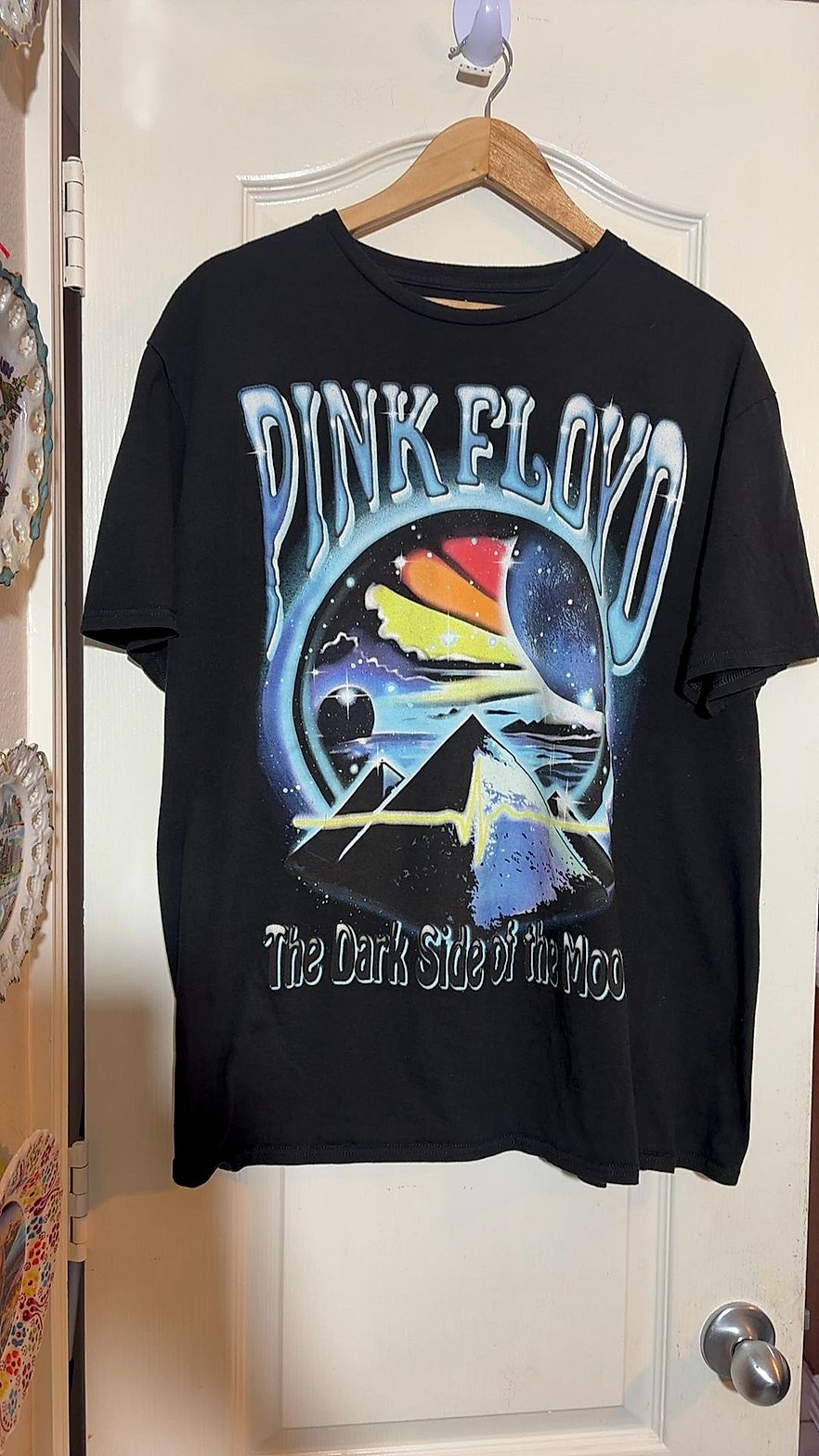 Pink Floyd The Dark Side of the Moon Airbrush-Style Graphic T-Shirt, Size XL