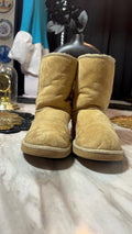 UGG Australia Classic Short Boots in Chestnut Suede