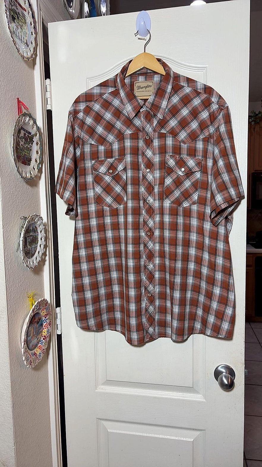 Wrangler Western Shirts Men's Short Sleeve Pearl Snap Plaid Shirt, Rust Brown/White