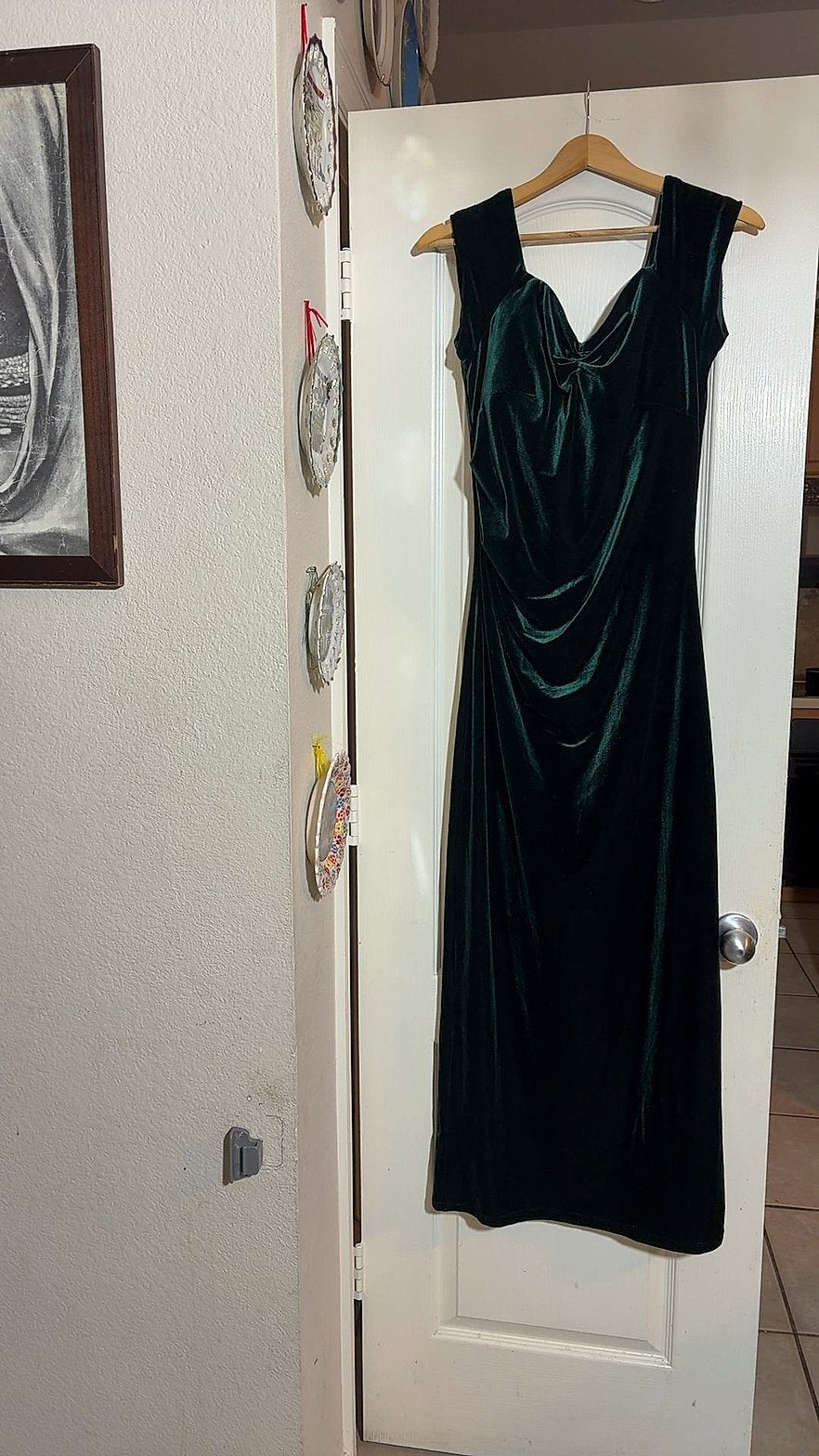 Xscape Emerald Green Velvet Ruched Sleeveless Evening Gown, Size 16