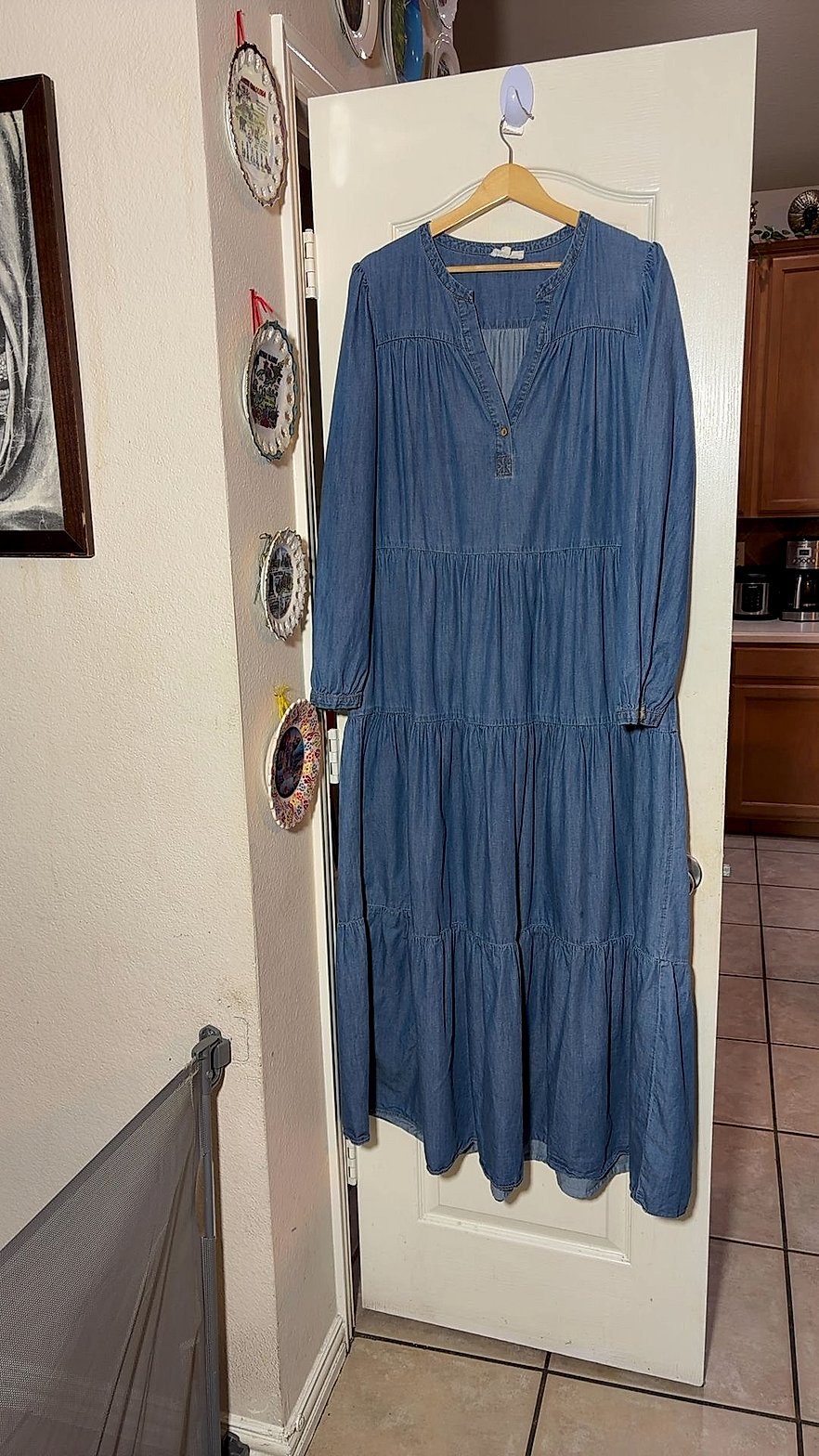 a loves a Women's Chambray Tiered Maxi Dress, Long Sleeve, Split V-Neck Button Placket, Size L